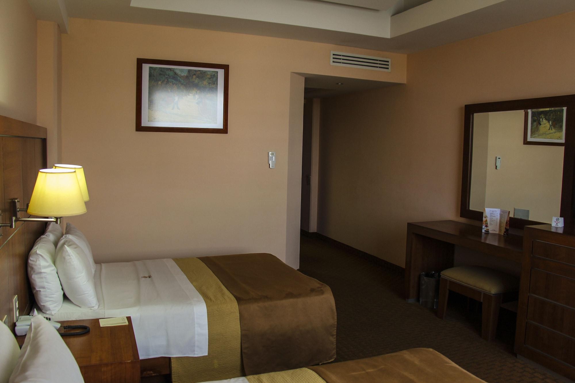 Hotel Soleil Business Class Celaya Bagian luar foto