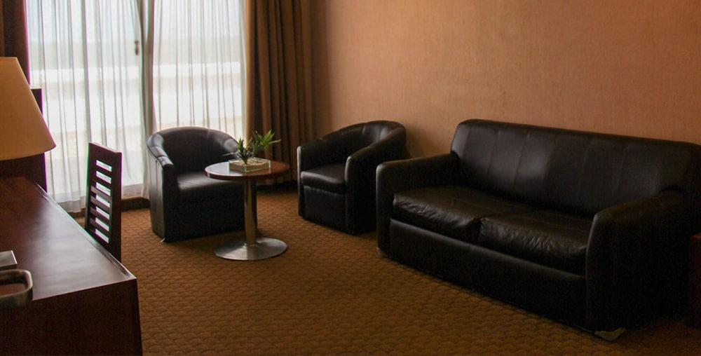 Hotel Soleil Business Class Celaya Bagian luar foto