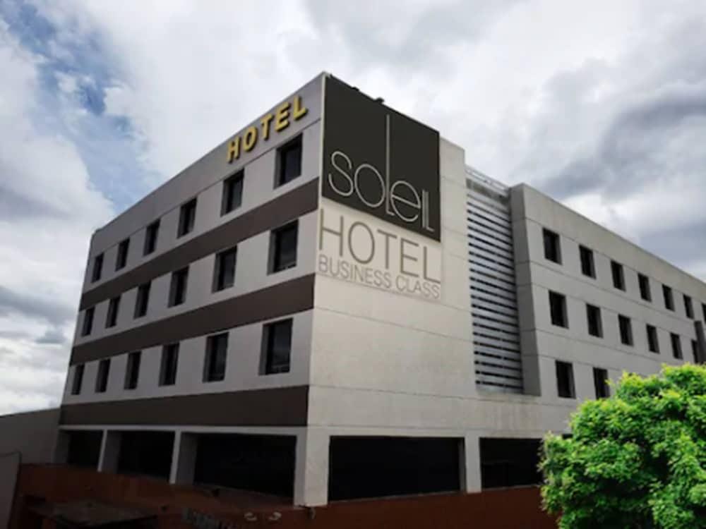 Hotel Soleil Business Class Celaya Bagian luar foto