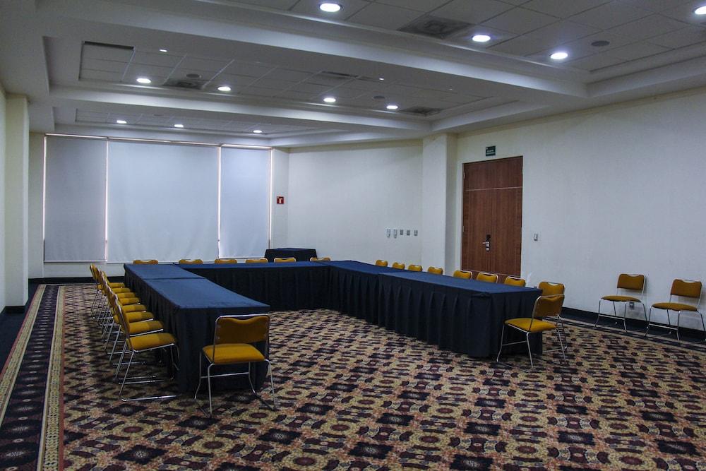 Hotel Soleil Business Class Celaya Bagian luar foto