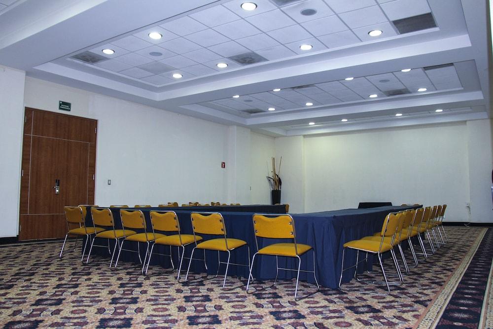 Hotel Soleil Business Class Celaya Bagian luar foto