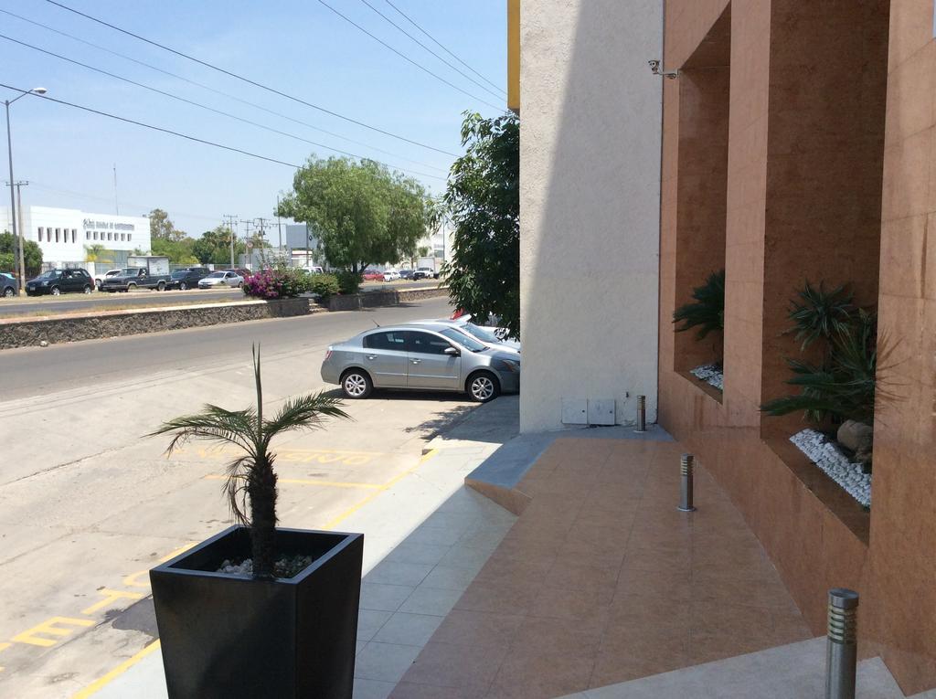 Hotel Soleil Business Class Celaya Bagian luar foto