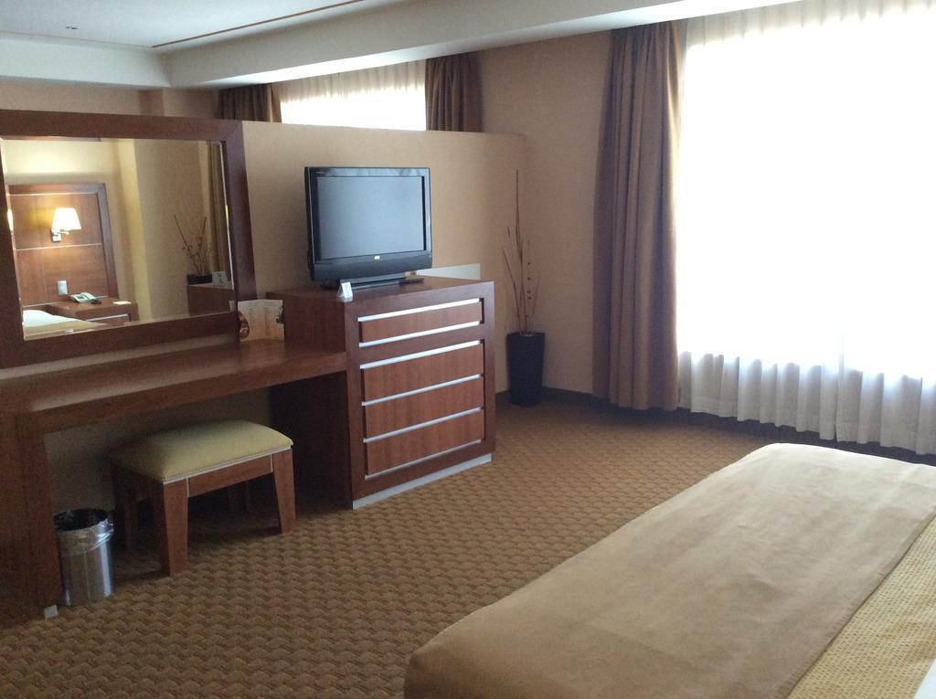 Hotel Soleil Business Class Celaya Bagian luar foto