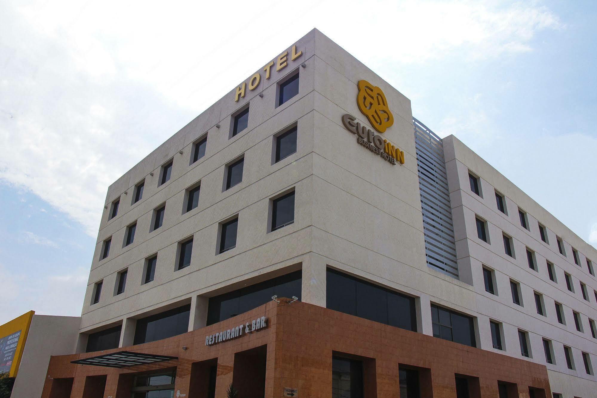 Hotel Soleil Business Class Celaya Bagian luar foto
