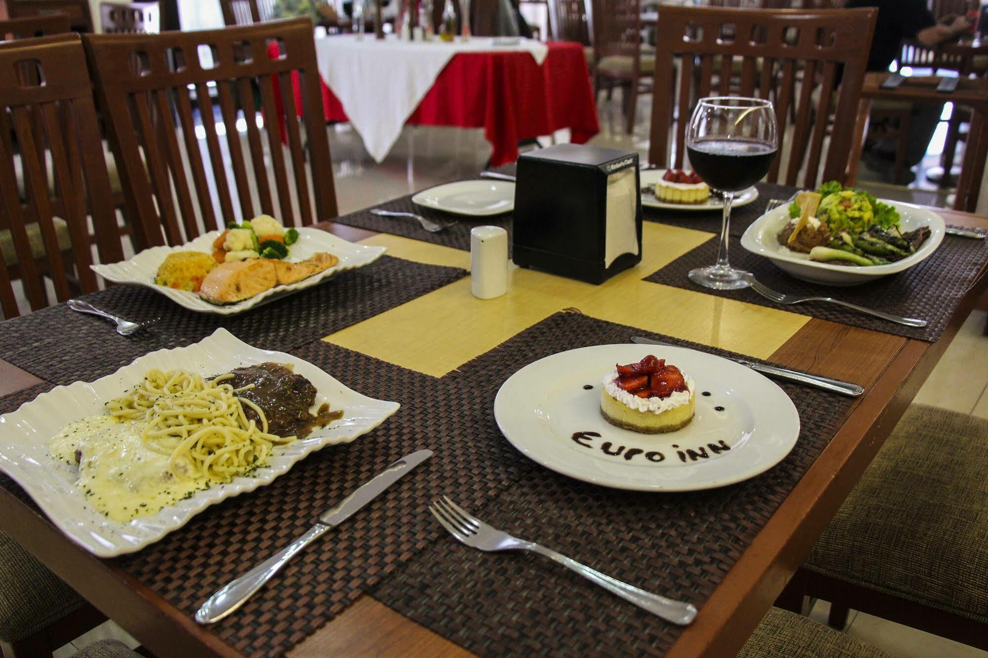 Hotel Soleil Business Class Celaya Bagian luar foto