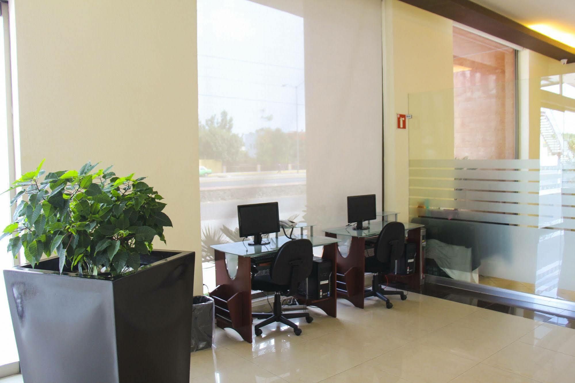 Hotel Soleil Business Class Celaya Bagian luar foto